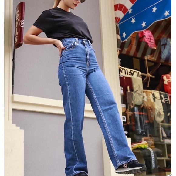 Levi’s Premium HIGH LOOSE JEANS - Picture 2 of 11